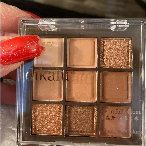 DIKALU 9-Color Eyeshadow Palette, Shimmer & Matte Smudge Proof Eye Shadow Makeup - Picture 6 of 8